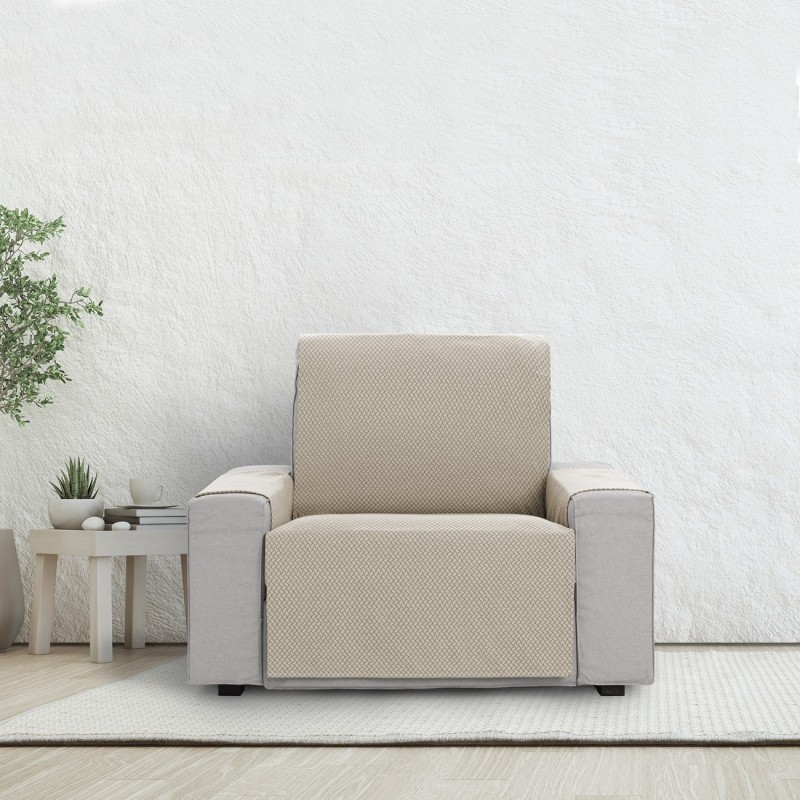Capa cobre poltrona Francesca | Textura geométrica | Proteção sem ocultar | Estética elegante | Lavável na máquina Capa cobre poltrona Francesca | Textura geométrica | Proteção sem ocultar | Estética elegante | Lavável na máquina