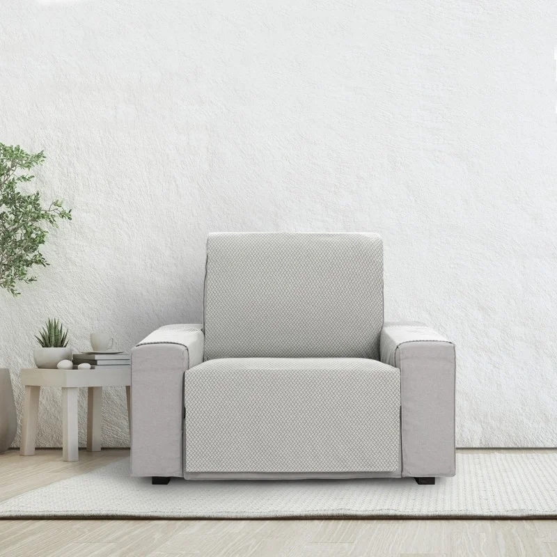 Capa cobre poltrona Francesca | Textura geométrica | Proteção sem ocultar | Estética elegante | Lavável na máquina Capa cobre poltrona Francesca | Textura geométrica | Proteção sem ocultar | Estética elegante | Lavável na máquina