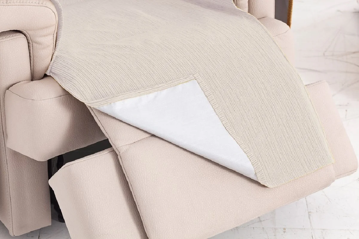 Capa de poltrona impermeável com atilhos, modelo Loira Capa de poltrona impermeável com atilhos, modelo Loira