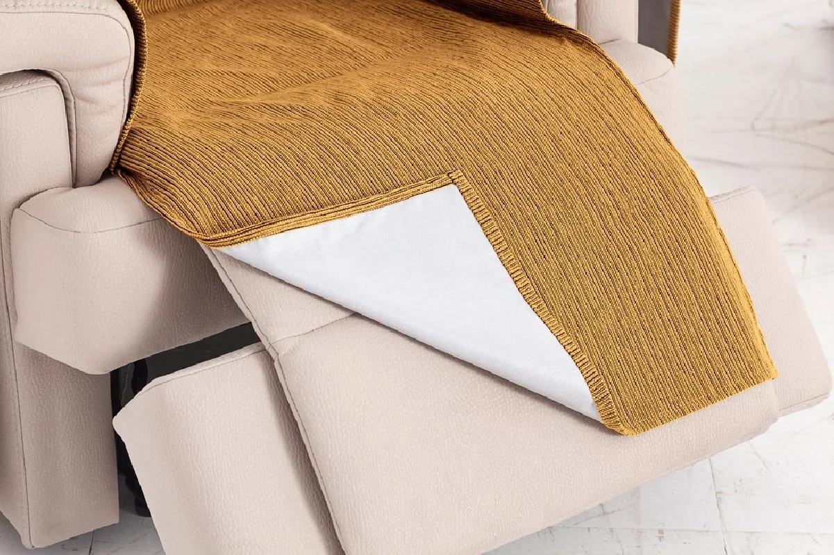 Capa de poltrona impermeável com atilhos, modelo Loira Capa de poltrona impermeável com atilhos, modelo Loira