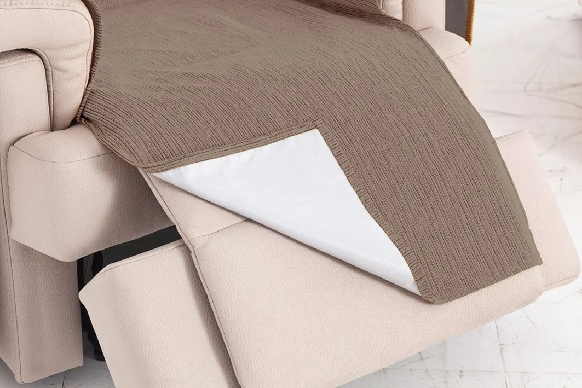 Capa de poltrona impermeável com atilhos, modelo Loira Capa de poltrona impermeável com atilhos, modelo Loira