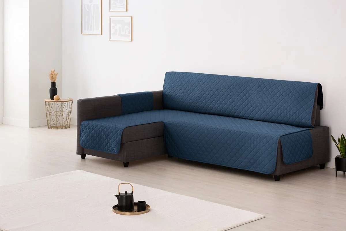 Capa almofadada para o sofá-cama Friheten da Ikea, modelo Couch Cover. Capa almofadada para o sofá-cama Friheten da Ikea, modelo Couch Cover.