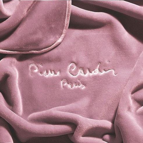 Manta Velvet para sofá y cama marca Pierre Cardin