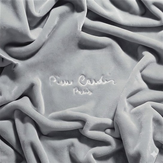 Manta Velvet para sofá y cama marca Pierre Cardin