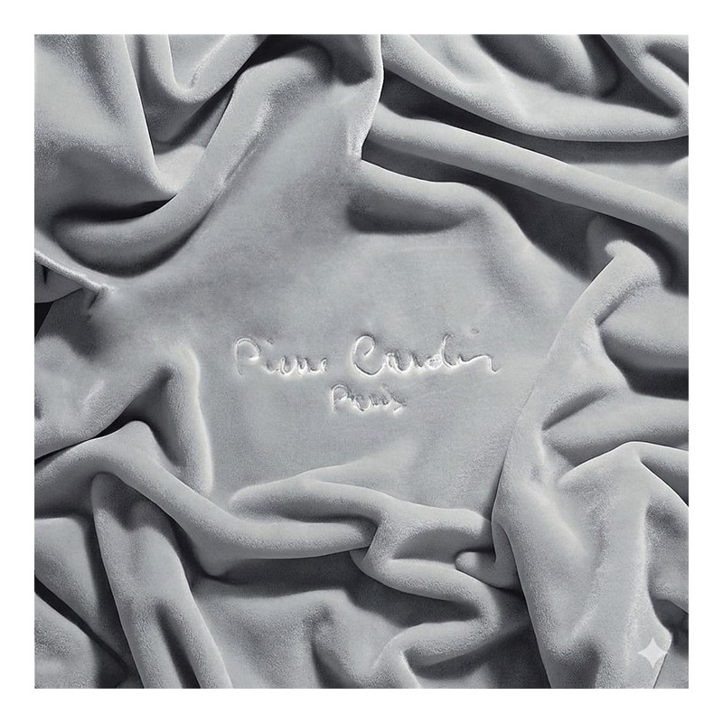 Manta Velvet para sofá y cama marca Pierre Cardin