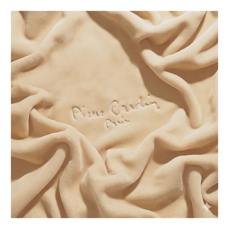 Manta Velvet para sofá y cama marca Pierre Cardin