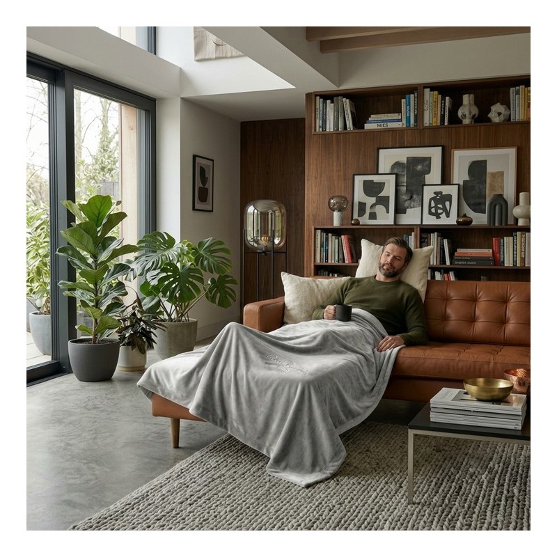 Manta Velvet para sofá y cama marca Pierre Cardin