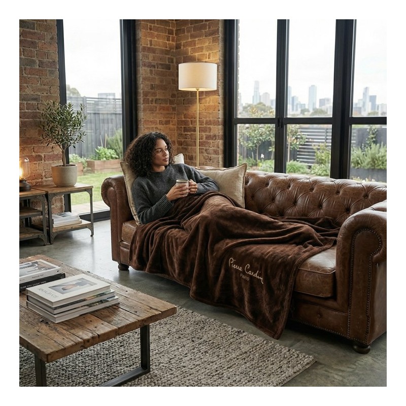 Manta Velvet para sofá y cama marca Pierre Cardin