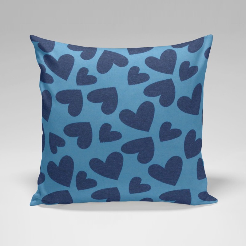 Capa azul com detalhe decorativo Cuore. Ideal para quartos ou ambientes tranquilos e românticos.
