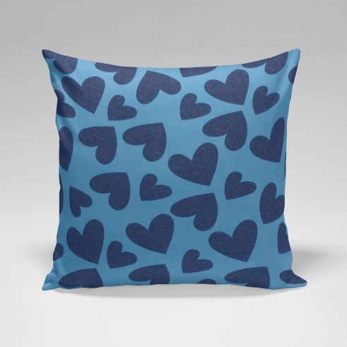 Capa azul com detalhe decorativo Cuore. Ideal para quartos ou ambientes tranquilos e românticos.